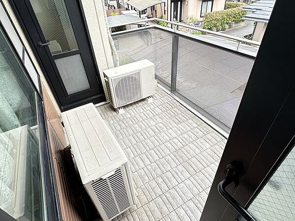 【バルコニー】2階居室に設けられたバルコニーが心地よい風を運びます。