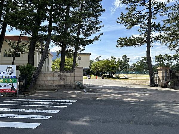 徒歩21分。姶良市立重富中学校 1650m