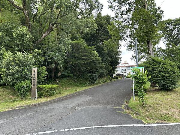徒歩61分。鹿児島市立吉田南中学校 4820m