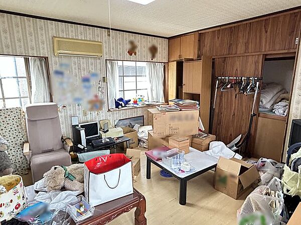 【2階洋室】約10帖。