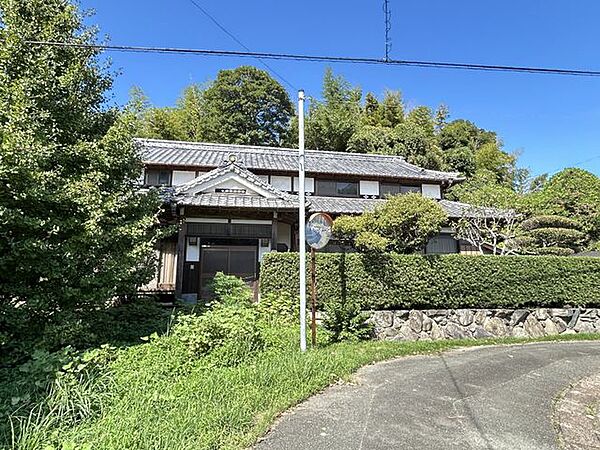 【外観】瓦屋根が映える和風住宅で、落ち着いた住環境の中ゆったりと暮らせます。