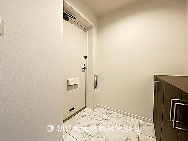 お家に出会う人々を出迎える玄関だからこそ、広々清潔感あふれる空間にしたいもの。