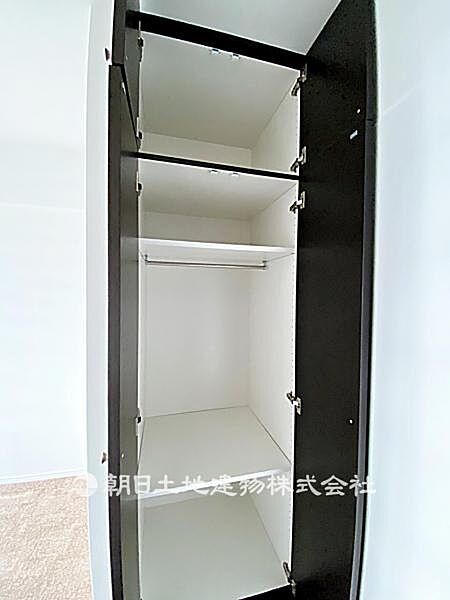 収納充実の住まいは、日々増えていく荷物もすっき片付けられますね。