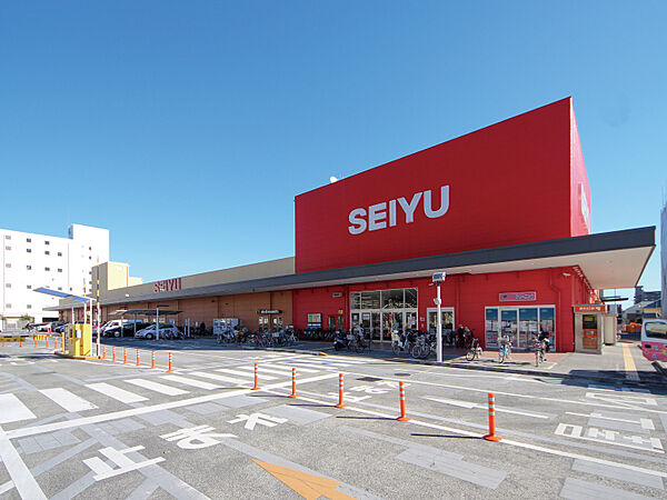 西友　新座店　927ｍ