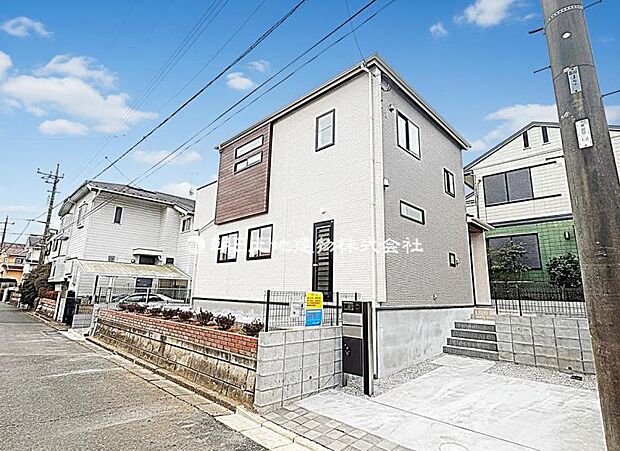 シャープなデザインが印象的な洗練の住まいです