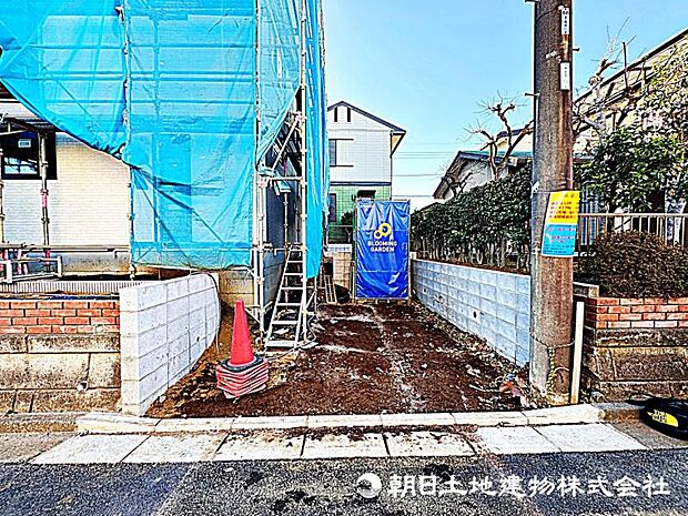 リビング(CGによる空室イメージに家具の配置例を合成しています)