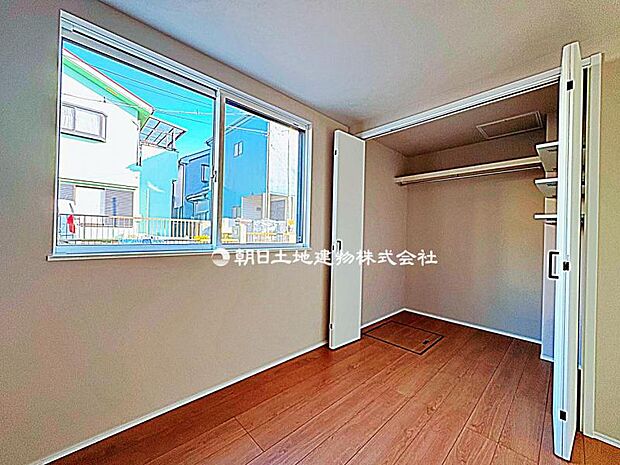 豊富な収納スペースです。たくさんの荷物もスッキリ収納できますね。