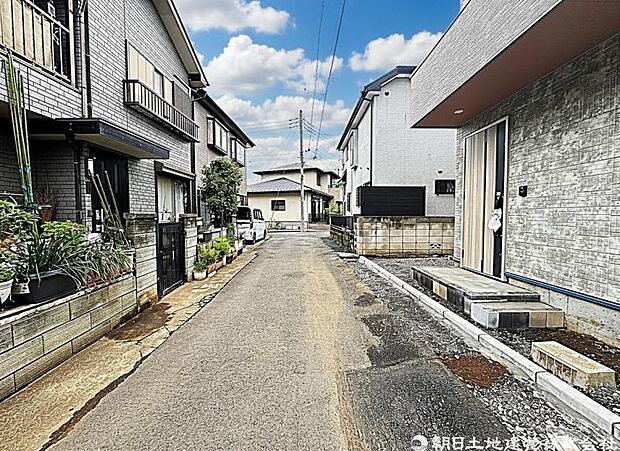 前面道路は車通りも少ないので車の出し入れもしやすいですね。