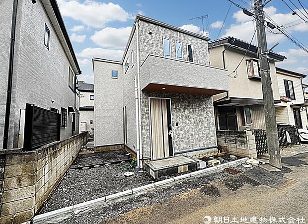 シャープなデザインが印象的な洗練の住まいです