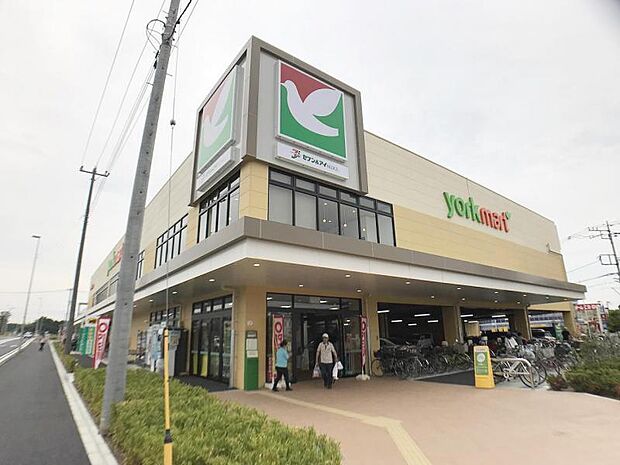 ヨークフーズ所沢花園店 747m