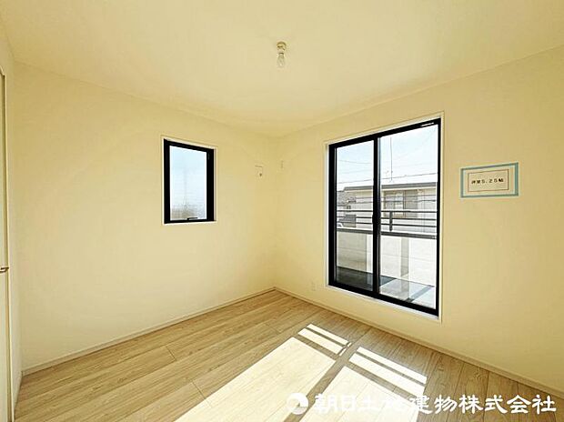 ゆとりのある6.37帖の洋室