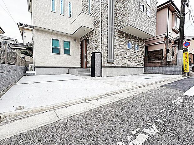 目の前が駐車場だと、雨の日も、大量にお買い物をした時も便利ですよね。