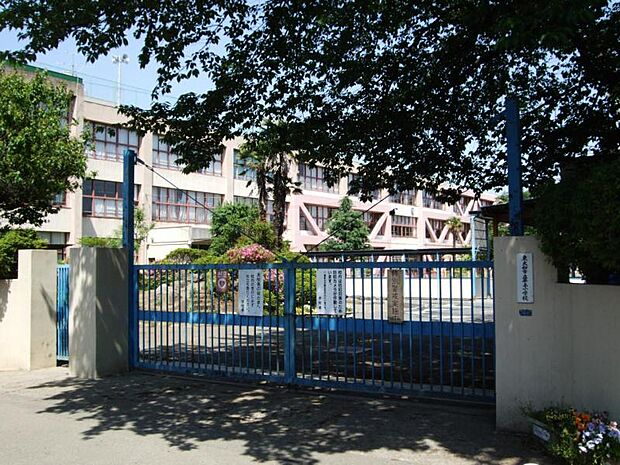 東大和市立第五小学校まで 徒歩6分 404m!近くて通いやすく、安心の通学路。周辺は落ち着いた住宅街です。