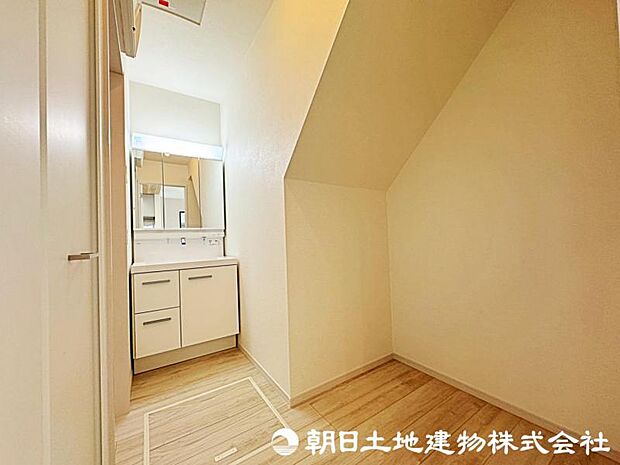 忙しい朝に便利な洗髪洗面化粧台付です