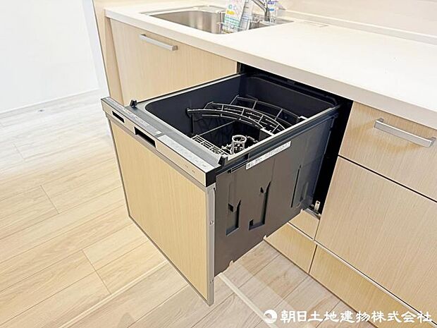 ママに嬉しい食洗機付き。食後の後片付けは食洗機に任せて家族との時間をゆっくり過ごせます。