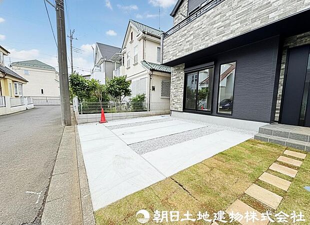 【駐車場】雨の日でもラクラク移動、食料品や日用品のまとめ買いやベビーカーの出し入れもスムーズに。