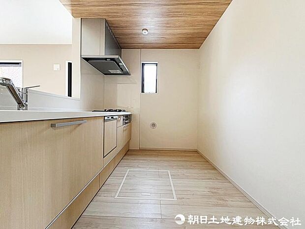 お子様と並んで料理をしても余裕のゆとりのキッチン