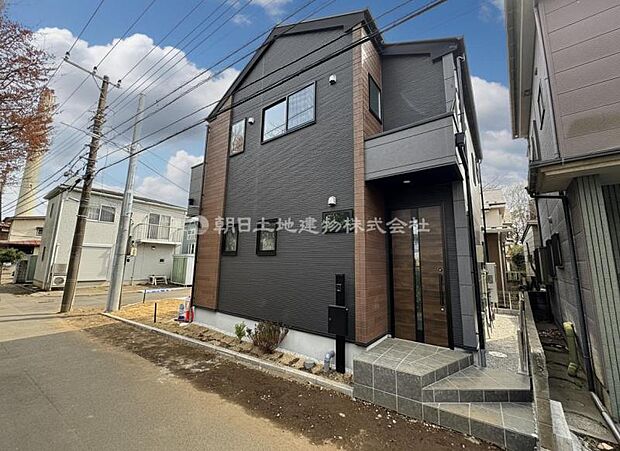 美しいラインと素材使いが、洗練された雰囲気を醸し出しています。