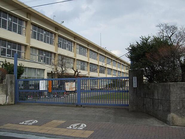 東大和市立第四小学校まで　徒歩7分　569ｍ！通学に便利で安心。静かで落ち着いた環境で、毎日の通学も快適です。