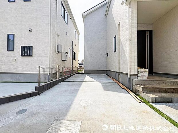 目の前が駐車場だと、雨の日も、大量にお買い物をした時も便利ですよね