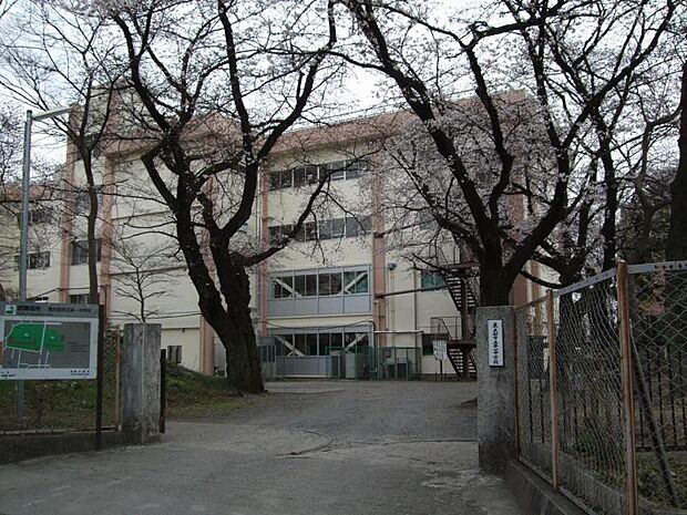 東大和市立第一中学校まで 徒歩18分 1401m!距離がある分、お友達との通学の思い出をたくさん作れます。