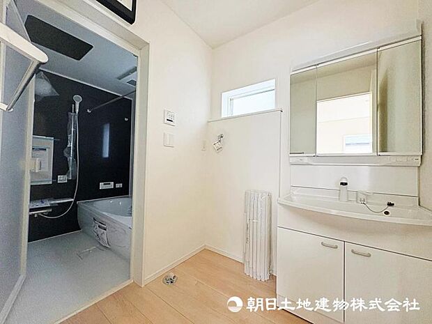 清潔感のある洗面化粧台です。