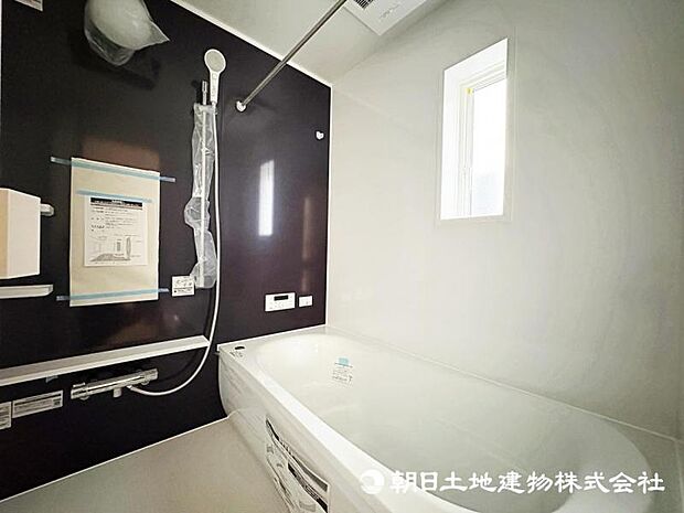 落ち着いた浴室は1坪。疲れた体をしっかり癒してくれそうですね。