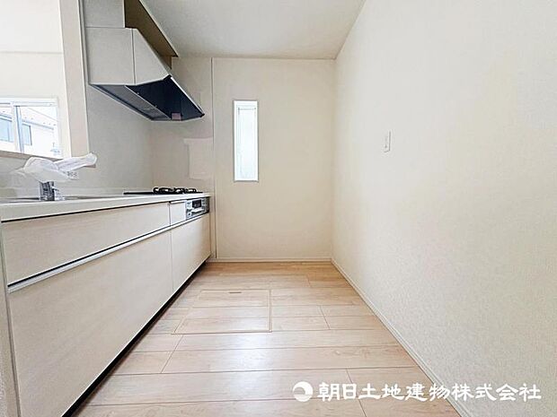 お子様と並んで料理をしても余裕のゆとりのキッチン