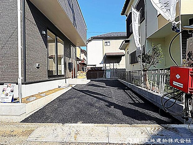 目の前が駐車場だと、雨の日も、大量にお買い物をした時も便利ですよね