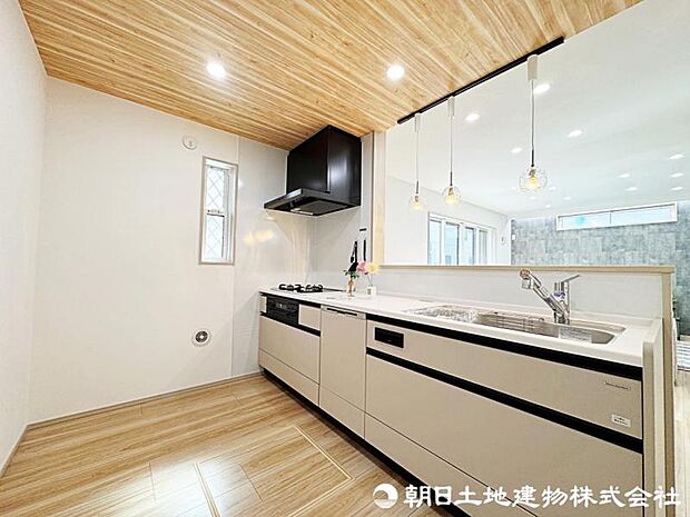 ママに嬉しい食洗機付き。食後の後片付けは食洗機に任せて家族との時間をゆっくり過ごせますね