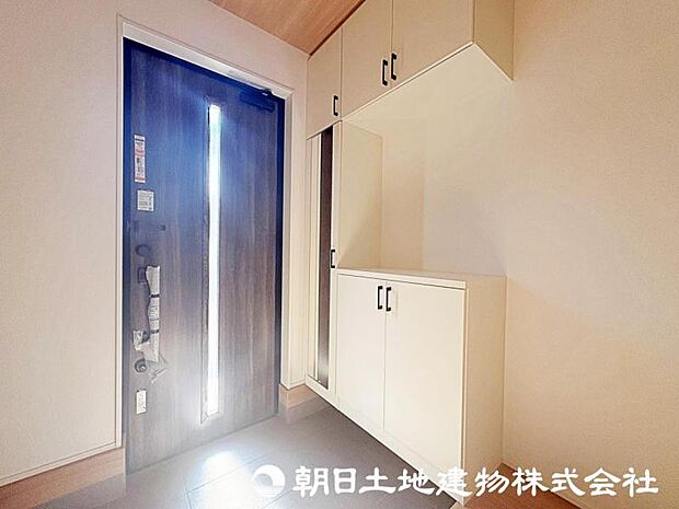 お家に出会う人々を出迎える玄関だからこそ、広々清潔感あふれる空間にしたいもの。