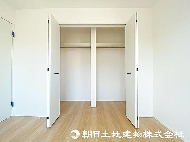 季節を問わずにたっぷり収納ができます。冬物の収納にも困りません。