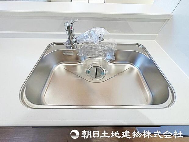 浄水器付き水栓でおいしい水をいつでも手軽に使えます。