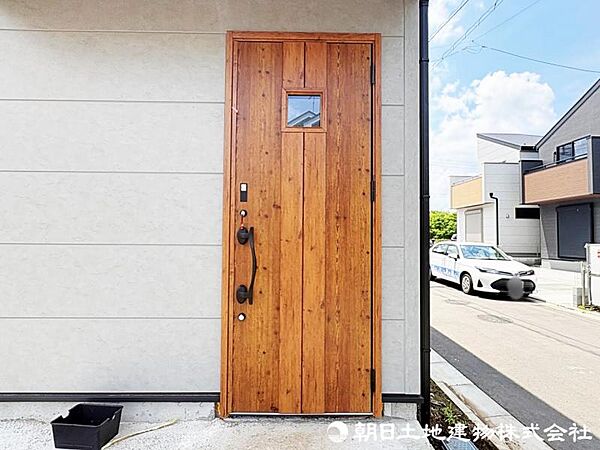 ピッキング対策に優れたディンプルキー使用ですのでセキュリティ面で心配ありませんね。