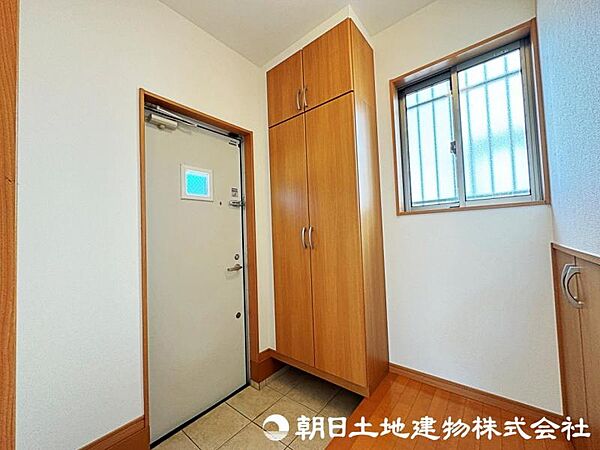 お家に出会う人々を出迎える玄関だからこそ、広々清潔感あふれる空間にしたいもの。