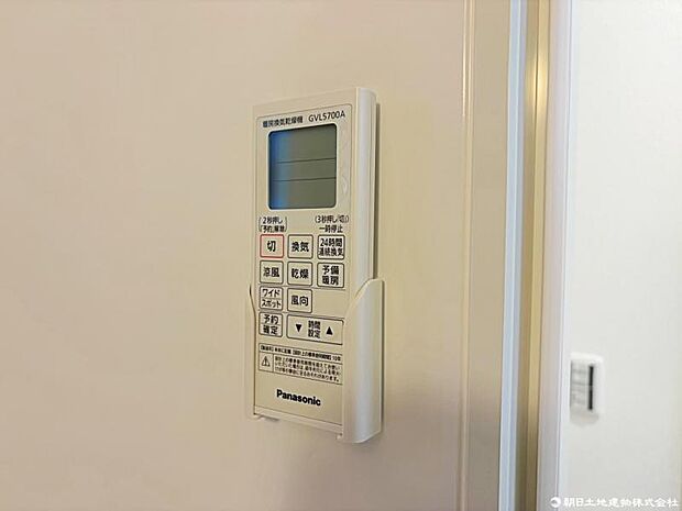 浴室乾燥機付きで、雨の日や花粉の季節も安心。天候を気にせず洗濯物を乾かせます。