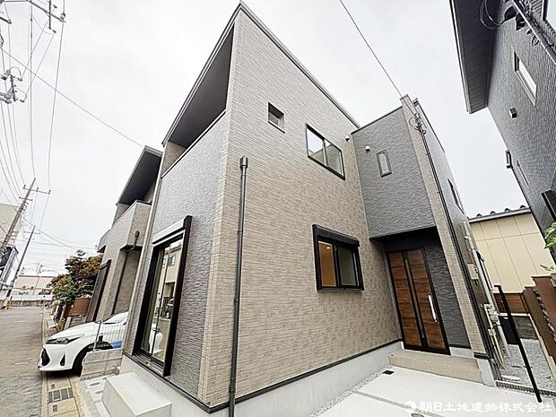 街並みに美しく調和する洗練された外観デザイン。帰るたびに誇らしさを感じられます。