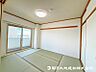 子供部屋：【和室】柔らかい畳の敷かれた和室は、お子様とゆっくりくつろげるお昼寝スペース