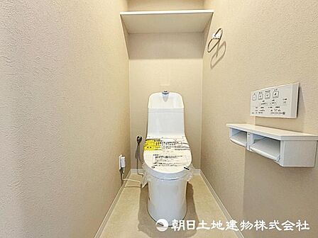 【トイレ】洗浄機能付きトイレは、便座の温かさと清潔感で、快適さを大幅に向上させてくれます