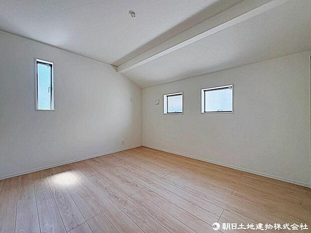 どの部屋にいても明るい日差しを感じられます。