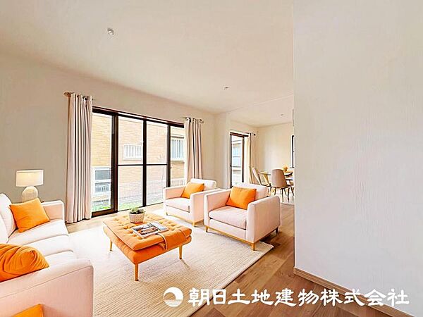 毎日過ごす空間が明るく開放感たっぷり。ダイニングテーブルを置いても、余裕があります。