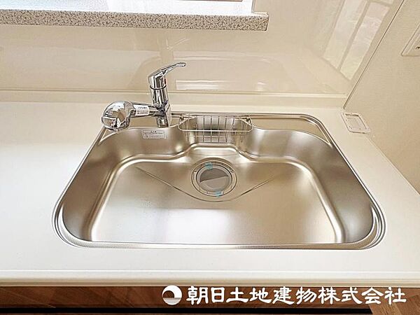 浄水器付き水栓でおいしい水をいつでも手軽に使えます。