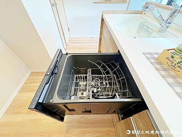 ビルトイン食洗機付き。面倒な洗い物の負担を軽減し、家事時間にゆとりをもたらします。