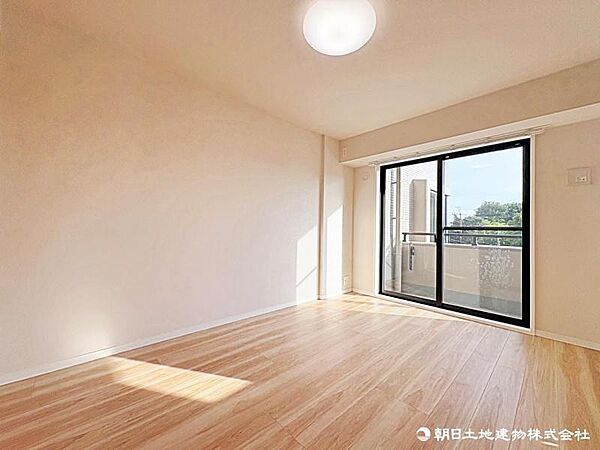 シンプルで使い勝手の良い洋室。ライフスタイルに合わせて自由にお使いいただけます。
