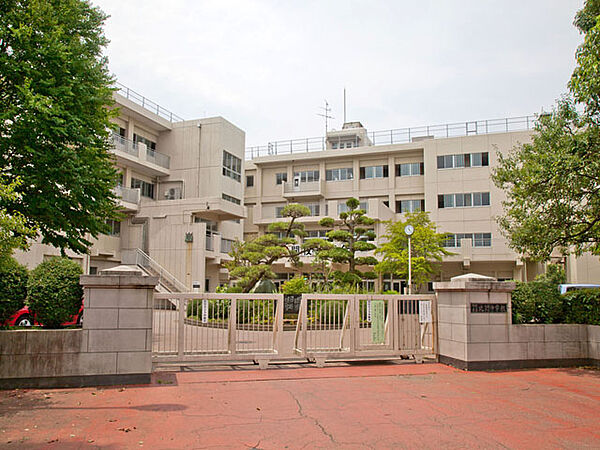 所沢市立北野中学校まで　徒歩11分　845ｍ！通学しやすく、落ち着いた環境。子どもも安心して通える立地です。