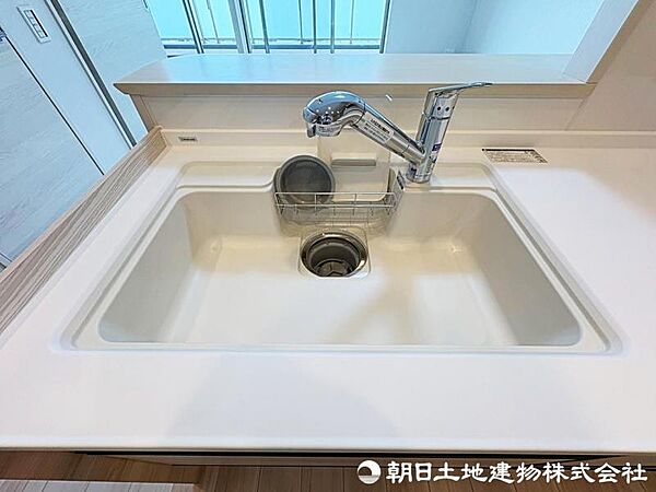 浄水器付き水栓でおいしい水をいつでも手軽に使えます。