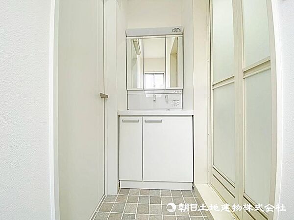 忙しい朝に便利な洗髪洗面化粧台付です