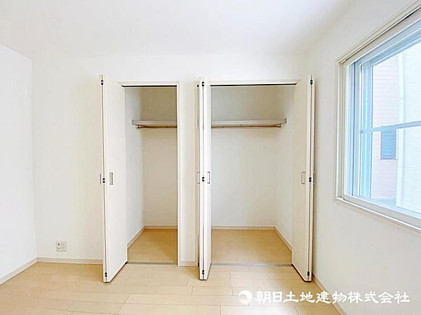 豊富な収納スペースです。たくさんの荷物もスッキリ収納できますね