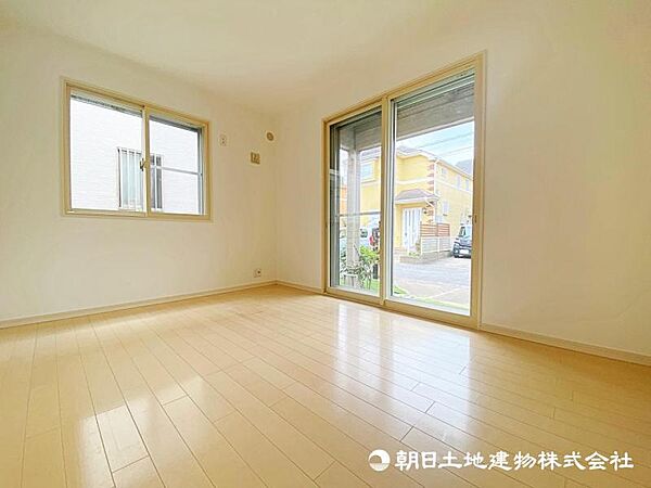 どの部屋にいても明るい日差しを感じられます。