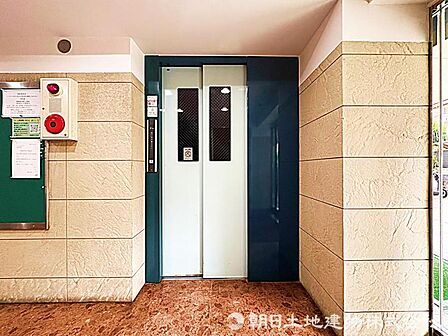 重い荷物や大きな荷物がある際にも便利な、快適なエレベーターを完備しています。